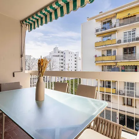 Sunny Getaway With Balcony And A-c In * Αντίμπ