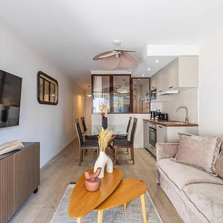 Sunny Getaway With Balcony And A-c In Appartement Antibes